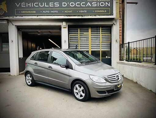 Mercedes-Benz B 180
